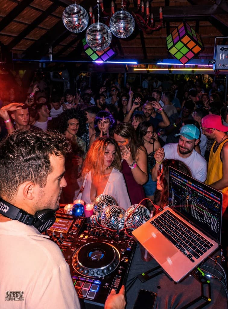 DJ ADRIOS en soirée